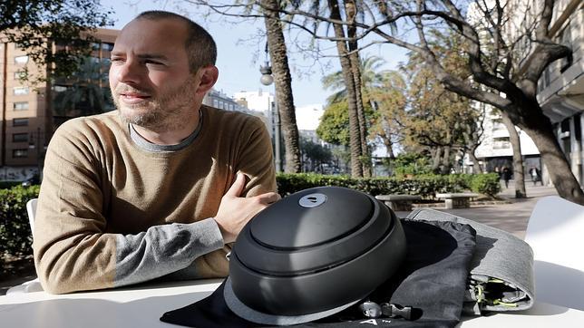 Un casco plegable diseñado en Valencia, la última moda en Nueva York y Boston