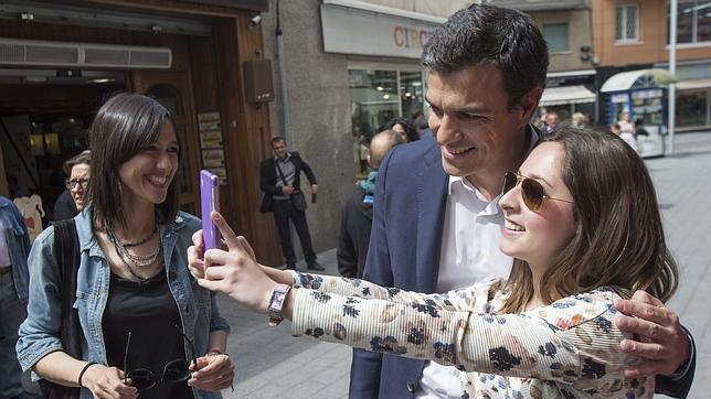 Pedro Sánchez se vuelca en Cataluña, el gran «agujero negro» del PSOE