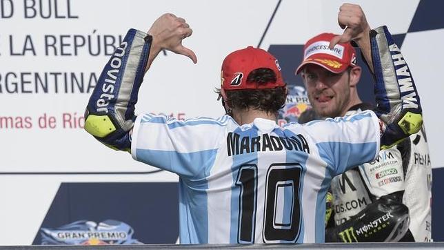 El día que Maradona y Rossi se besaron la mano y el pie