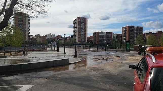 La rotura de una tubería inunda los túneles de la M-30, cerca del Calderón