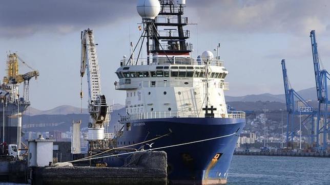 Transportan un robot submarino hacia la zona del hundimiento del pesquero ruso en Canarias