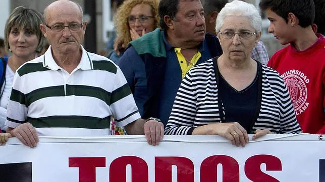 Los padres de Sonia, Alejandro y Carmen, durante una manifestación por su hija