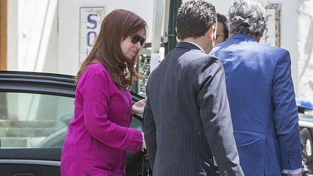 Cristina Kirchner en las inmediaciones de su hotel en Granada