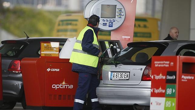 «Es una aberración pretender que los carburantes bajen lo mismo que el crudo»