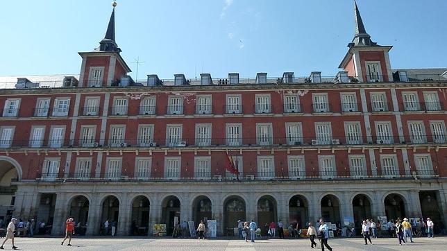 Tres cadenas pujan por el hotel de la Plaza Mayor de Madrid