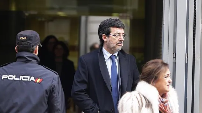 El juez archiva la causa contra 14 usuarios de las Visas opacas de Caja Madrid