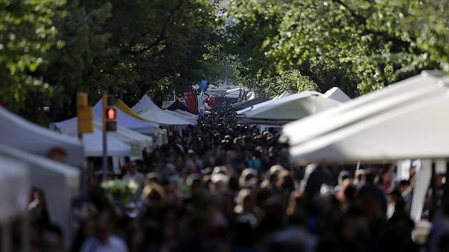 El triunfo de la rosa y el libro: un Sant Jordi multitudinario