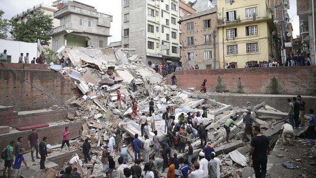 El Papa Francisco y varias ONG se solidarizan con las víctimas del terremoto de Nepal