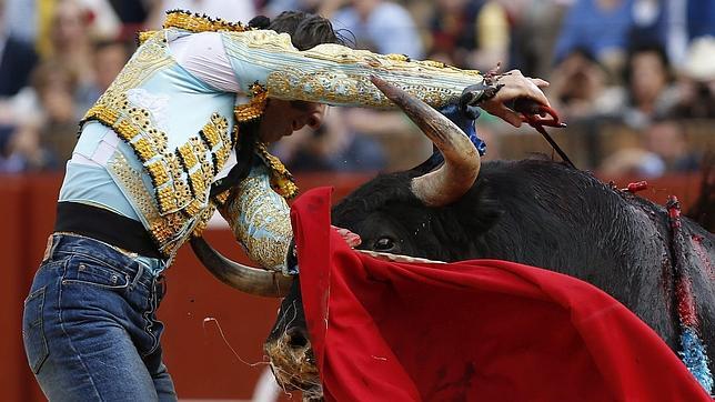 Juan José Padilla, en vaqueros en la Feria de Abril