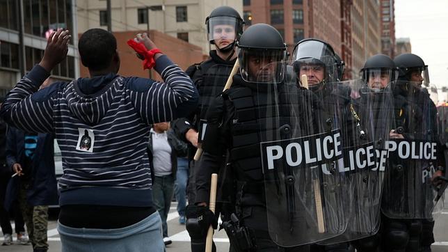 Disturbios en Baltimore tras una manifestación en protesta por la muerte de un joven afroamericano