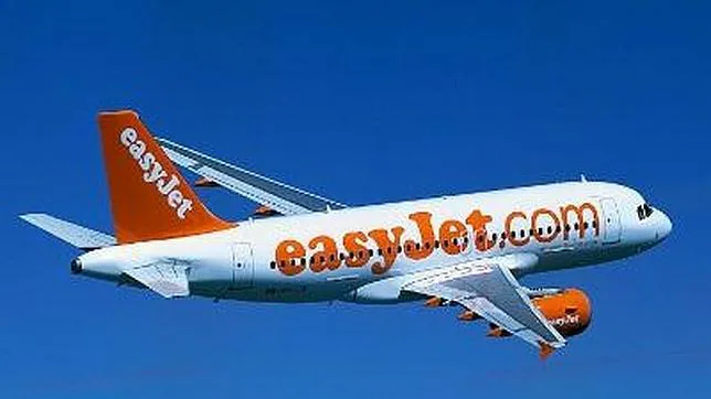 Easyjet esconde 10 billetes de avión en Santiago