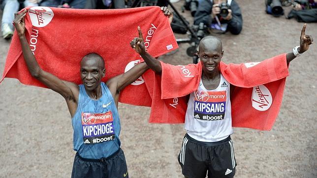 Kipchoge bate a los favoritos