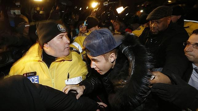 Justin Bieber se cuela en la fiesta de graduación de un instituto