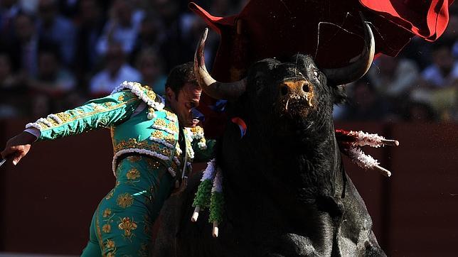 Antonio Ferrera acapara todos los premios a la mejor faena de la Feria de Abril