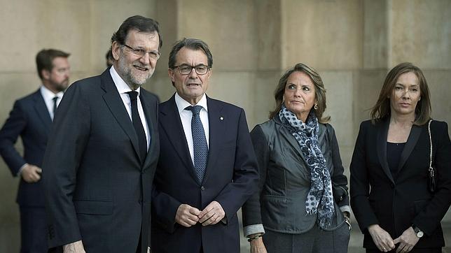 Mas y Rajoy conversan distendidamente antes de recibir a los Reyes en la Sagrada Familia