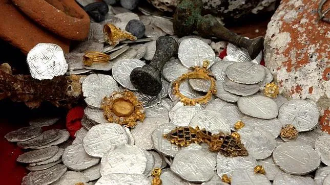 Monedas, joyas y enseres extraídos en Panamá del galeón San José