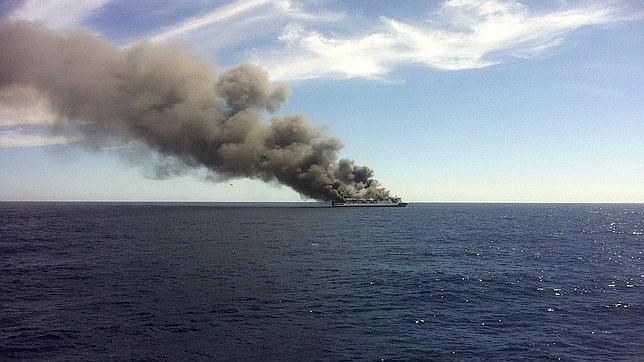 Imagen del Ferry en llamas