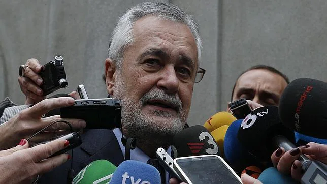 José Antonio Griñán declara ante los medios después de comparecer en el Supremo