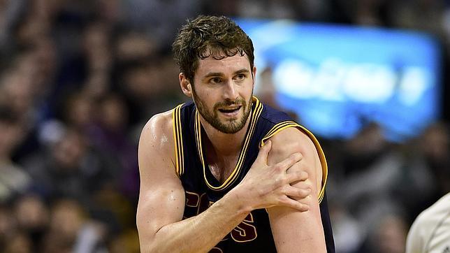 La baja de Kevin Love complica el sueño de LeBron James