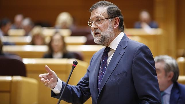 Rajoy le desea al PSOE «muchos años en la oposición» para «no hundir más el país»