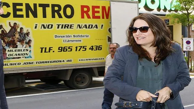 Imagen de la candidata de Compromís a la Presidencia de la Generalitat, Mònica Oltra, en una visita a Alicante