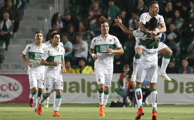 El Elche saborea la permanencia