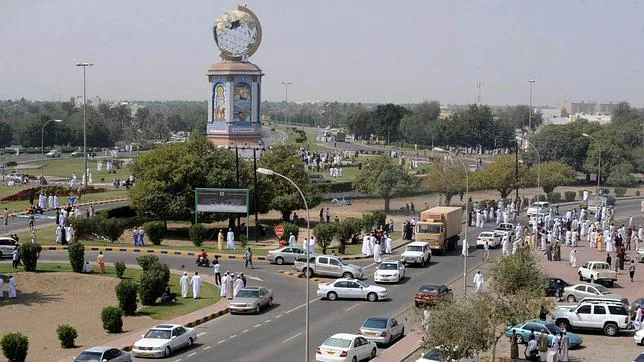 Vista de una de las calles principales de la ciudad industrial de Sohar (Omán)