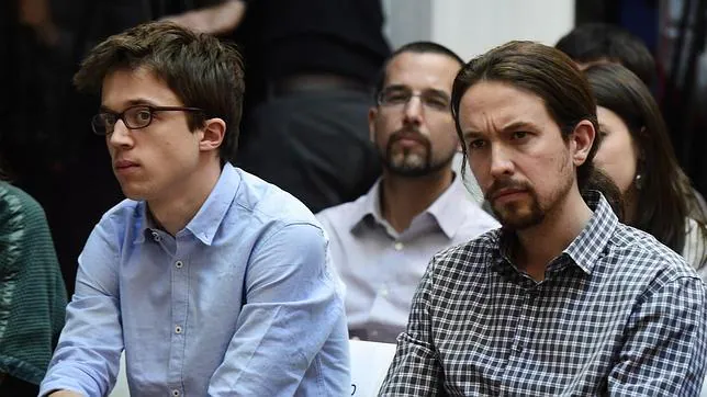 Iñigo Errejón y Pablo Iglesias durante una rueda de prensa
