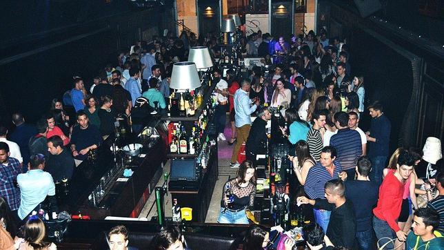 Interior del local de copas Gallery