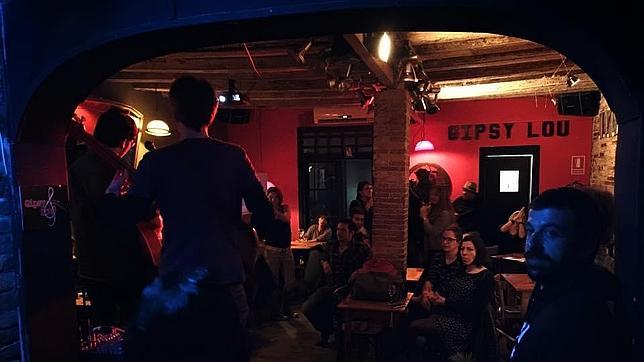 Vista del local desde el escenario