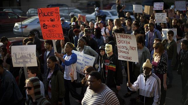 Manifestación pacífica en Baltimore y enfrentamientos con la Policía en Filadelfia