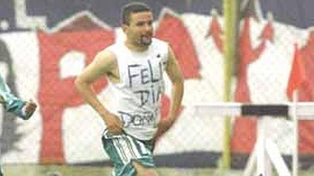 Marcio Dos Santos, celebrando un gol