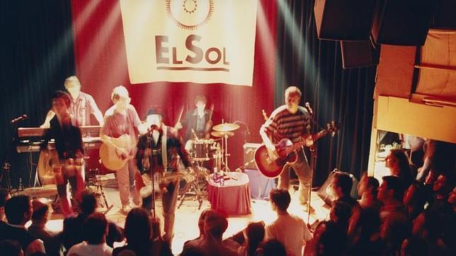 El público disfruta de las actuaciones en la sala Sol