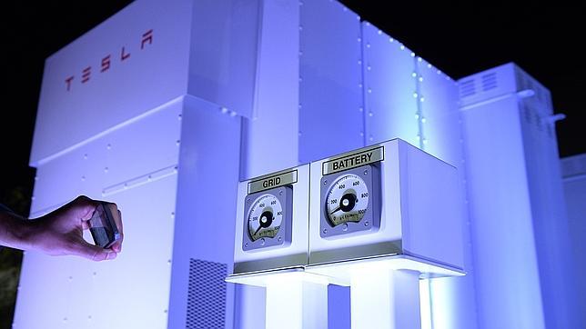 Tesla lanza una batería que podría liberar a los hogares de la factura de la luz