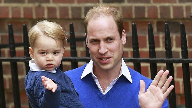 El Príncipe Jorge y su padre, el duque de Cambridge