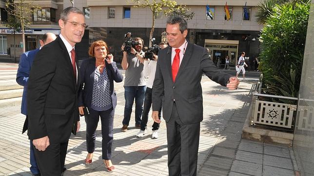 El embajador de Francia en España, Jérôme Bonnafont, llegando a Presidencia del Gobierno en la capital grancanaria