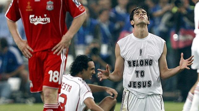 El futbolista brasileño Kaká celebrando un gol en un partido de Champions