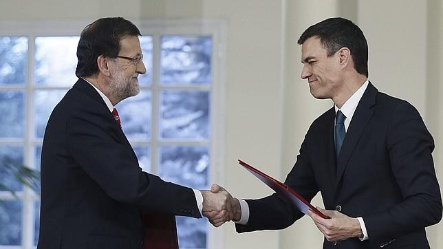 Mariano Rajoy y Pedro Sánchez, en la firma del pacto contra el terrorismo yihadista que firmaron en febrero