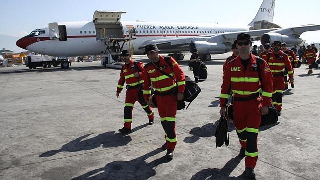 Llegan a Nepal 46 soldados de la UME para buscar a los españoles desaparecidos