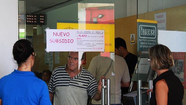 El gasto en prestaciones para parados cae un 18% en marzo y la cobertura se sitúa en el 55,35%