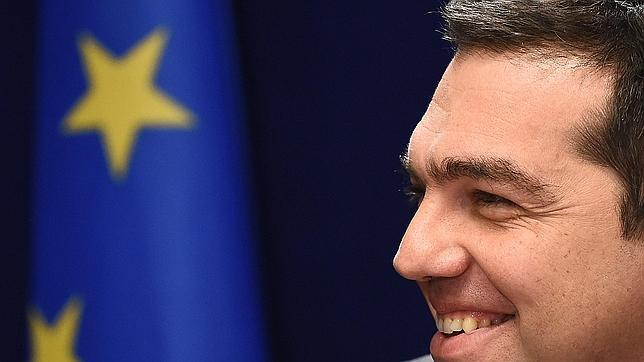 Cien días de Tsipras en el poder en Grecia, con todo el viento en contra