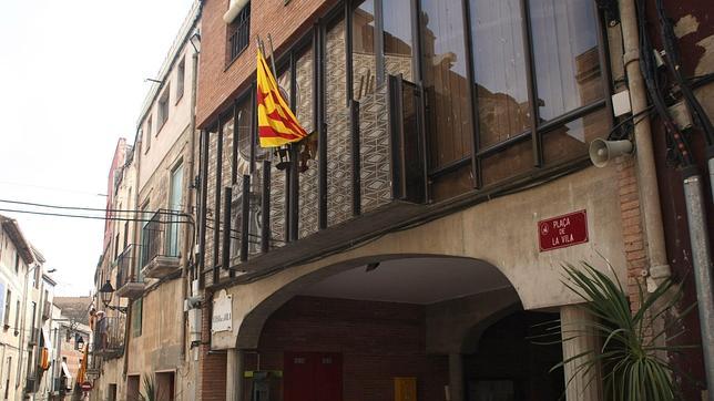 El Parlament rechaza multar la ausencia de la bandera española en sedes públicas