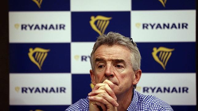 Ryanair rebaja la tasa por facturar en aeropuertos y por cancelación de vuelos