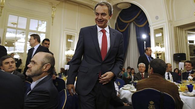 Zapatero apoya abrir un debate sobre la reforma electoral que pide Susana Díaz