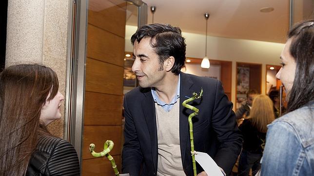 Rey Varela repartió repartió bambú de energía positiva