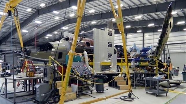 El nuevo avión espacial SpaceShipTwo toma forma tras el accidente de octubre