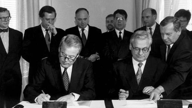 Firma del tratado de incorporación de Austria