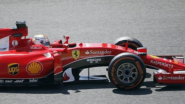 Vettel aprieta a los Mercedes