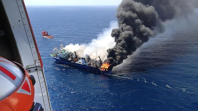 El barco con dos nuevos robots submarinos está ya en la zona del hundimiento del pesquero Oleg Naydenov