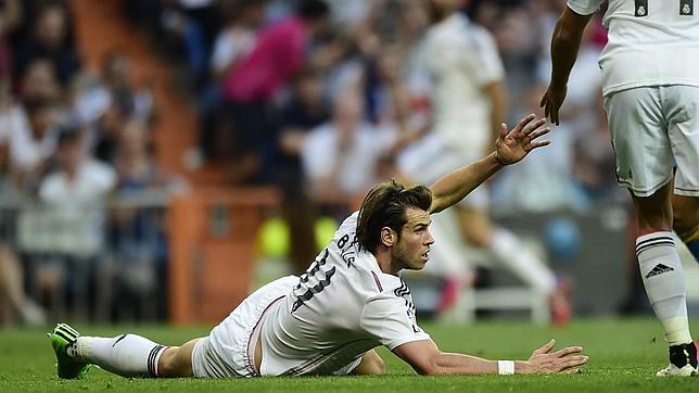 Bale se queja de una falta ante el Valencia